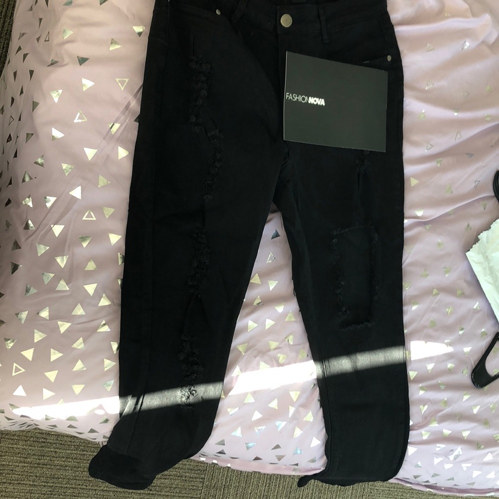 FASHION NOVA- distressed skinny jeans